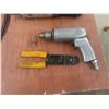 Image 3 : 4 Assorted Air Tools Including Ratchets, Drills, Air Chucks, Tire Gauge and 3/8" Lubricator