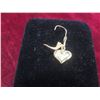 Image 9 : 10K Gold Pendant With Two Mismatched Earrings