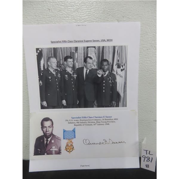 Very Rare Photograph of President Richard Nixon With Vietnam Veteran Clarence Sasser