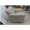 Image 2 : Swivel Living Room Armchair