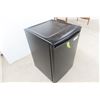Image 3 : Danby Bar Fridge, 27" x 18" x 18"