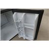 Image 3 : Danby Bar Fridge, 27" x 18" x 18"