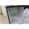 Image 4 : Danby Bar Fridge, 27" x 18" x 18"