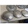 Image 5 : 13 Hubcaps, V8 Ford, Chevy, Thudner Bird (With a Set of 4)