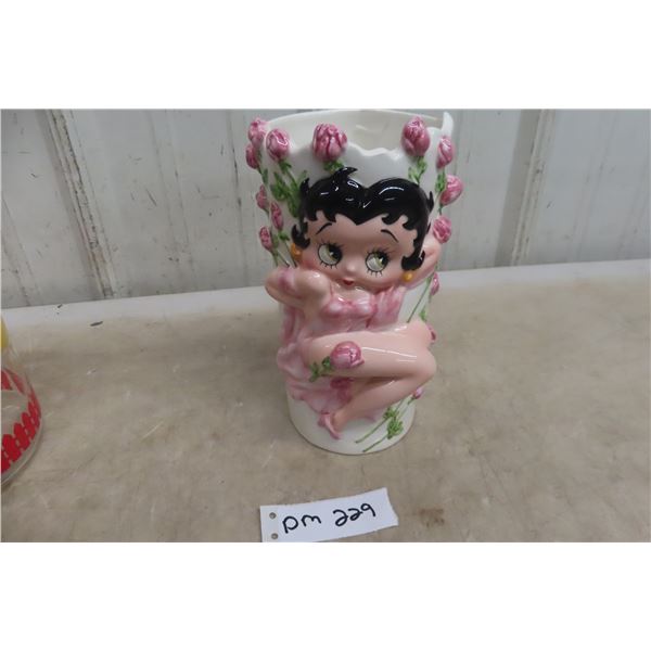Vandar Betty Boop Figurine, 8" Tall, 3.5" Diameter