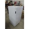 Image 2 : Frigidaire Upright Freezer, 51" x 24" x 24"