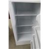 Image 5 : Frigidaire Upright Freezer, 51" x 24" x 24"
