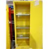 Image 2 : CABINET POUR PRODUITS INFLAMABLES JUSTRITE 23"x18"x66" (JAUNE) *AVEC BOSSES*