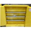 Image 2 : CABINET POUR PRODUITS INFLAMABLES JUSTRITE 43"x12"x44" (JAUNE) *AVEC BOSSES*