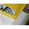 Image 4 : CABINET POUR PRODUITS INFLAMABLES JUSTRITE 43"x12"x44" (JAUNE) *AVEC BOSSES*