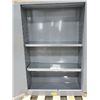 Image 2 : CABINET POUR PRODUITS INFLAMABLES JUSTRITE 43"x18"x66" (GRIS) *AVEC BOSSES*