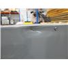 Image 5 : CABINET POUR PRODUITS INFLAMABLES JUSTRITE 43"x18"x66" (GRIS) *AVEC BOSSES*