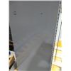 Image 7 : CABINET POUR PRODUITS INFLAMABLES JUSTRITE 43"x18"x66" (GRIS) *AVEC BOSSES*