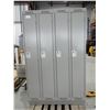 Image 1 : CASIERS 4-PORTES 48"x18"x78" (GRIS) *AVEC BOSSES*