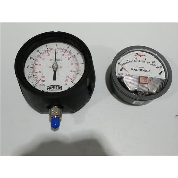 LOT DE 2 GAUGES ASST