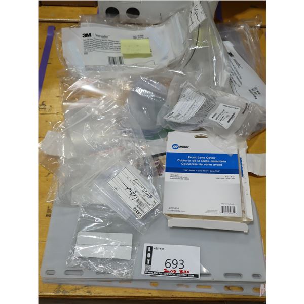 LOT DE 100+ VISIÈRES ASST