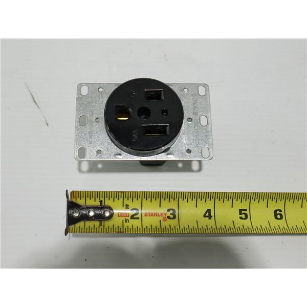 LOT DE 8 PRISES AFFLEURANTE ETN #1254-BOX, 250V - 50A