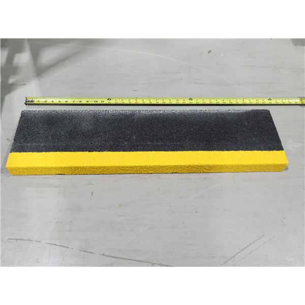 MARCHE ANTI-DÉRAPANTE 36"x10"x2"