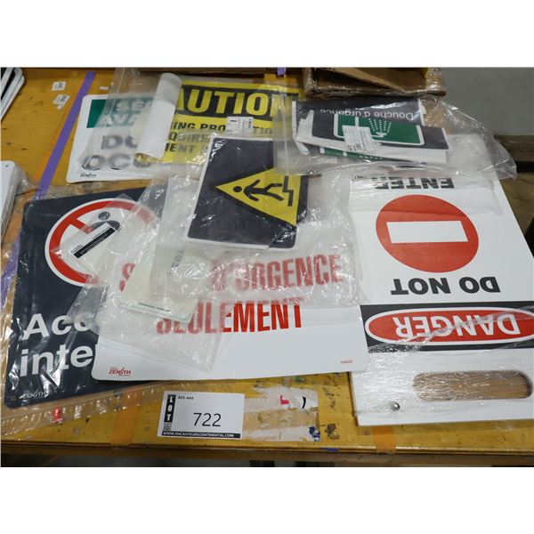 LOT DE 16+ D'AFFICHES EN PLASTIQUE