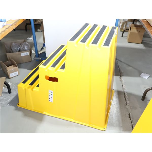 MARCHE EN PLASTIQUE 32"x22"x30" 500LBS CAP. (ENDOMMAGÉ)