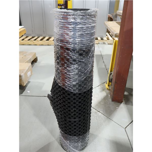 TAPIS EN CAOUTCHOUC 3'x5' ENDOMMAGÉ