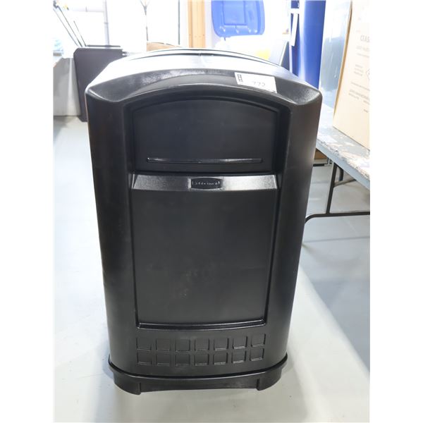 POUBELLE RUBBERMAID 24"x24"x41"