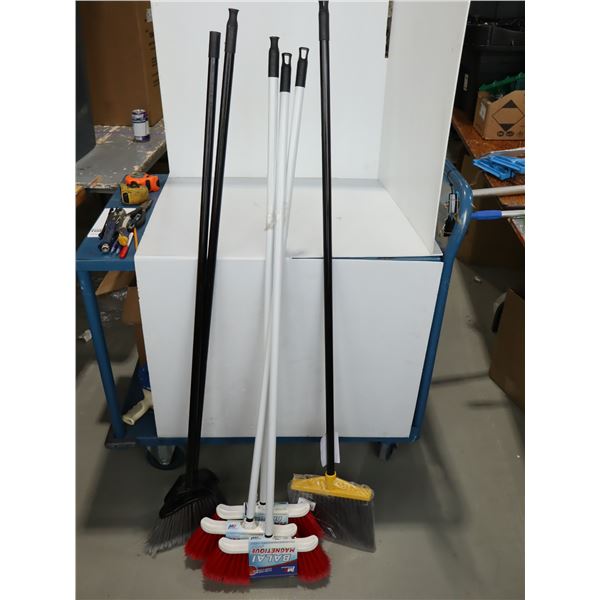 LOT DE 6 BALAIS ASST