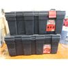 Image 1 : LOT DE 2 COFFRES EN PLASTIQUE RAMTUFF 118L 33"x19"x13" ENDOMMAGÉ
