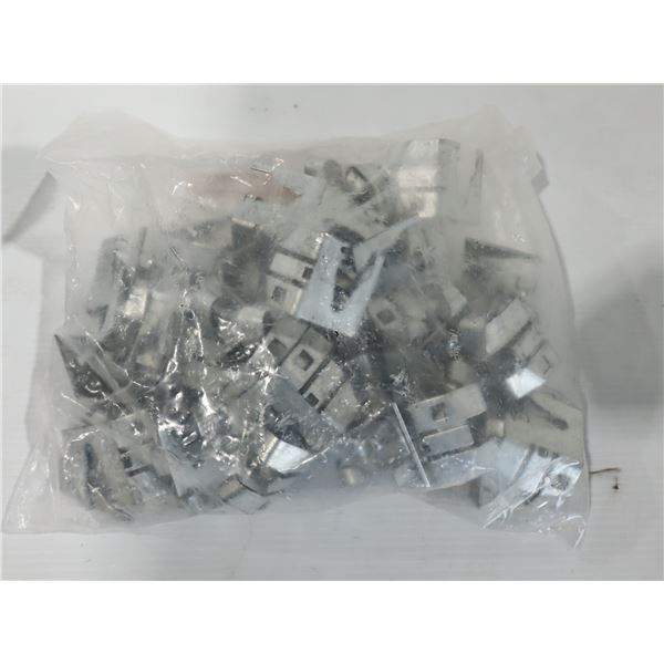 LOT: 2 SACS DE PINCE DE SUSPENSION EN TRAPEZE LEGRAND #ASPG586020