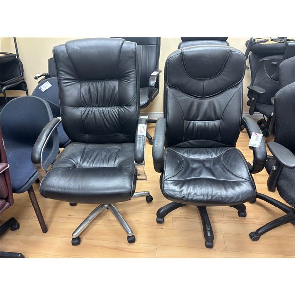 LOT DE 2 CHAISES ASST