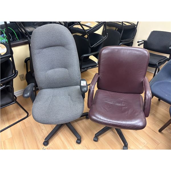 LOT DE 2 CHAISES ASST