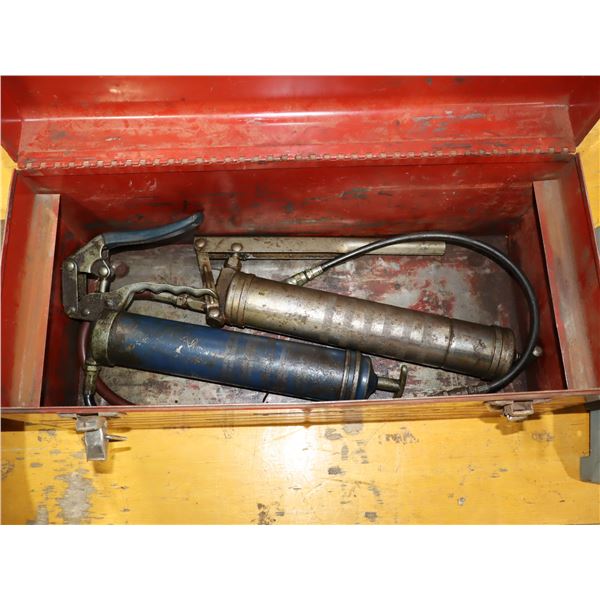 LOT DE 2 FUSILS À GRAISSER AVEC COFFRE