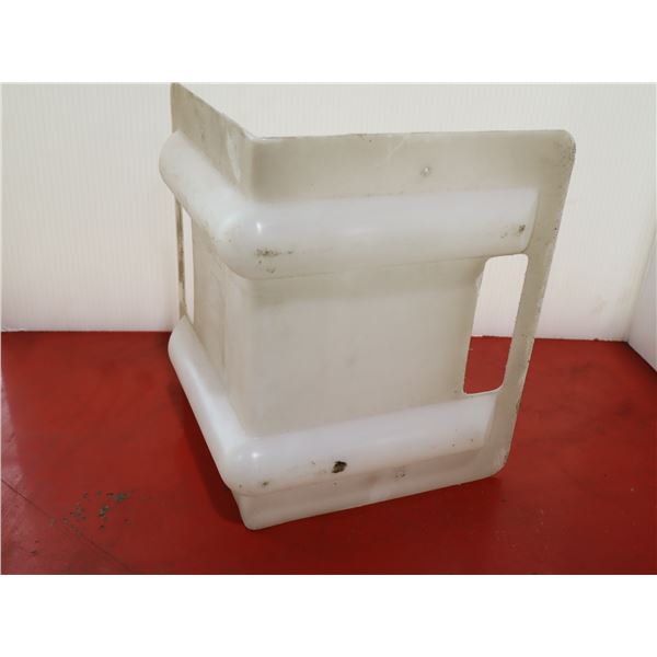 LOT DE 22 COINS DE PLASTIQUE POUR EMBALLAGE