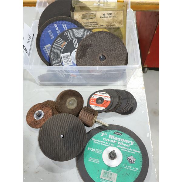 LOT DE PRODUITS ABRASIFS ASST