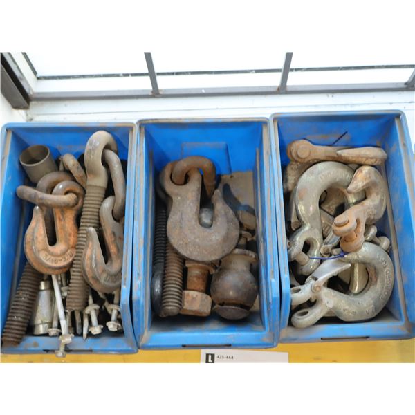 LOT DE CROCHETS ET PIÈCES ASST