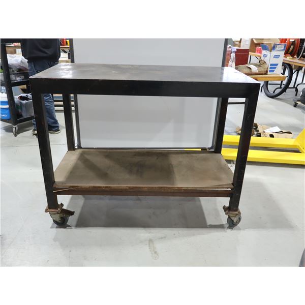 CHARIOT MOBILE EN MÉTAL 48"x24"x38"