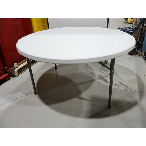 TABLE RONDE PLIANTE, EN PLASTIQUE 59"d.