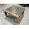 Image 1 : TABLE EN BOIS/BÉTON 32"x32"x18"