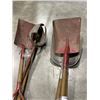 Image 3 : BUNDLE OF SHOVELS, AND POST HOLE DIGGER