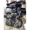 Image 2 : 2 SETS OF FOX DIRT BIKE BOOTS, SIZE 41.5 AND 44 AND 2 CHEST PROTECTORS, FE ACTIVE DRY BAG