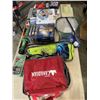 Image 1 : TRAY OF ASSORTED TOYS, PLAY AND OUTDOOR ITEMS