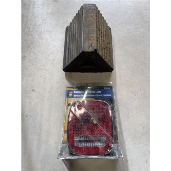 NEW UNIVERSAL TRUCK / TRAILER TAIL LIGHT AND HEAVY RUBBER WHEEL CHOCK