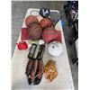 Image 1 : BASKETBALLS, TENNIS RACQUETS ETC