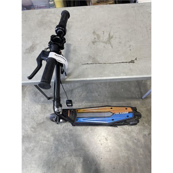 AKX200 ELECTRIC SCOOTER WITH CHARGER