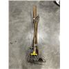Image 1 : BUNDLE OF GARDEN TOOLS