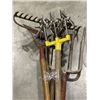 Image 3 : BUNDLE OF GARDEN TOOLS