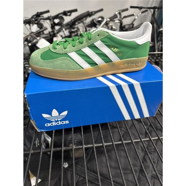 NEW ADIDAS GAZELLE RUNNERS SHOES SIZE MENS 4.5