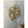 Image 2 : LARGE COLLECTION OF GOLD COLOURED BROOCHES SOME MARKED