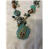 Image 2 : LARGE TURQUOISE PENDANT AND MISC BEADS NECKLACE