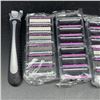 Image 2 : NEW 32-PIECE MEN'S RAZOR SET 30 BLADES AND TWO HANDLES